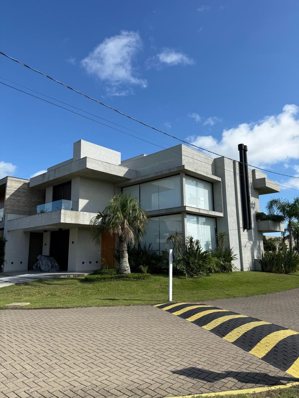 Imagem do imóvel Sobrado 4 dormitórios à venda, Condomínio Blue em Xangri-lá referência 307105