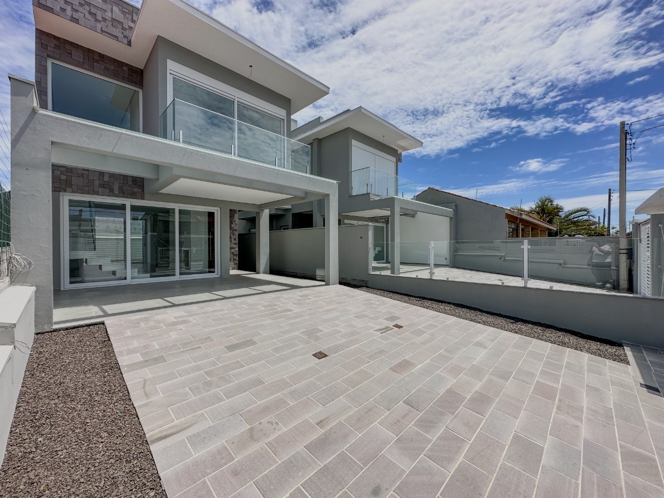 Imagem do imóvel Sobrado 3 dormitórios à venda, Zona Nova em Capão Da Canoa referência 307137