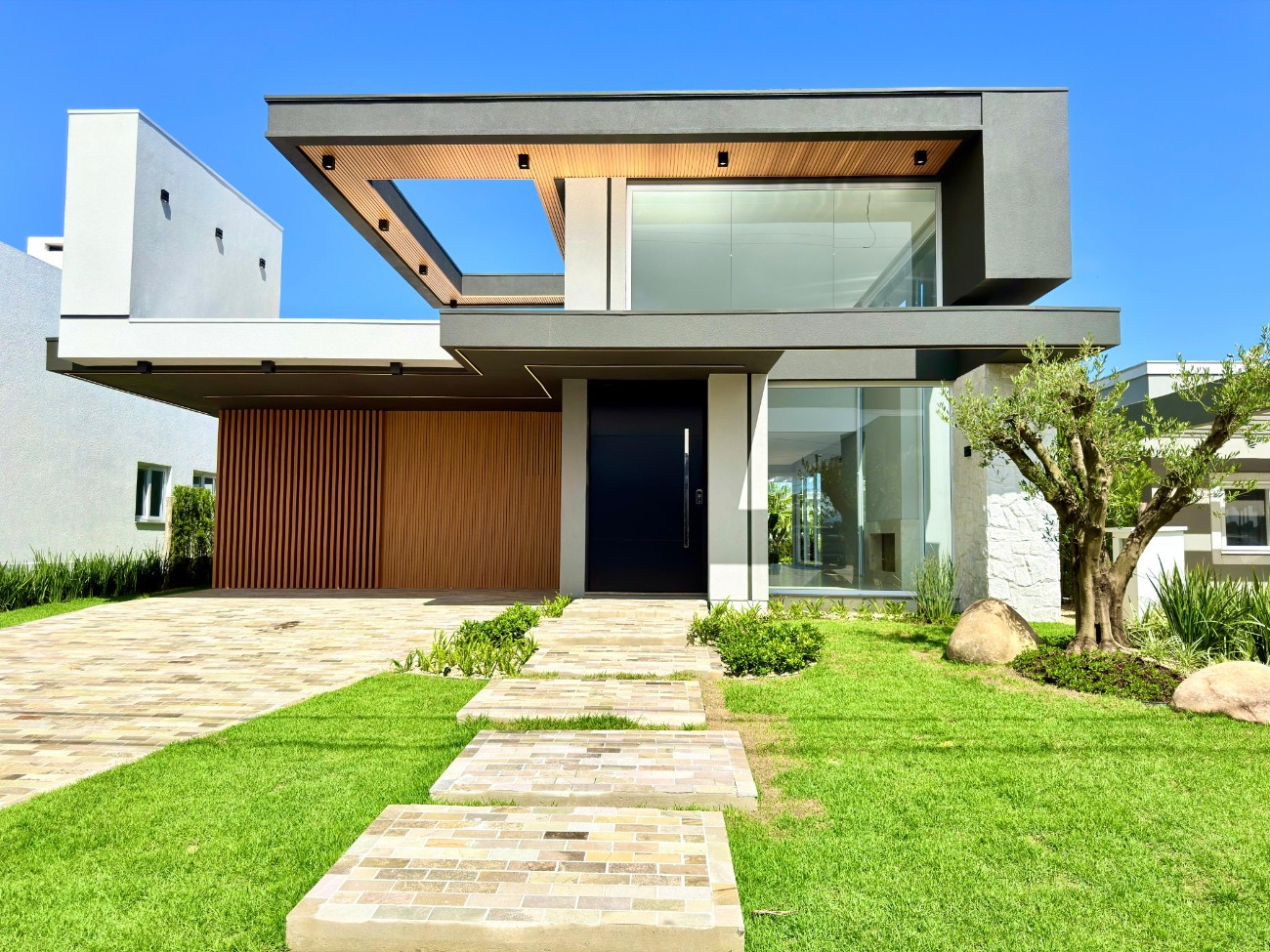 Imagem do imóvel Casa em condomínio 4 dormitórios à venda, Condomínio Dubai em Capão Da Canoa referência 307551